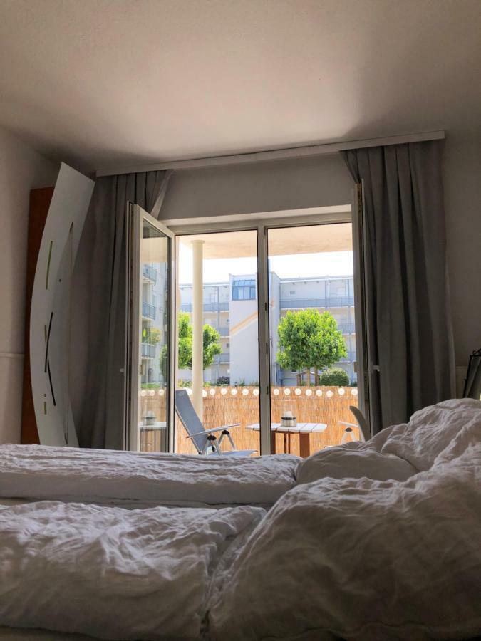 Parkplatz Und Balkon - Burberg'S Heimathafen In Wiesbaden Bagian luar foto