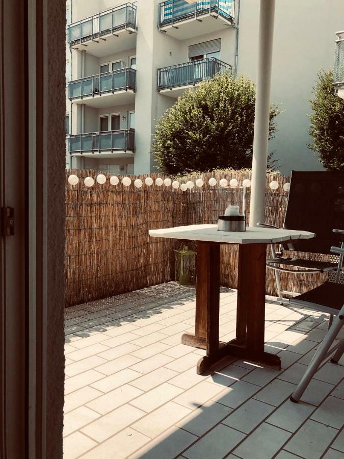 Parkplatz Und Balkon - Burberg'S Heimathafen In Wiesbaden Bagian luar foto