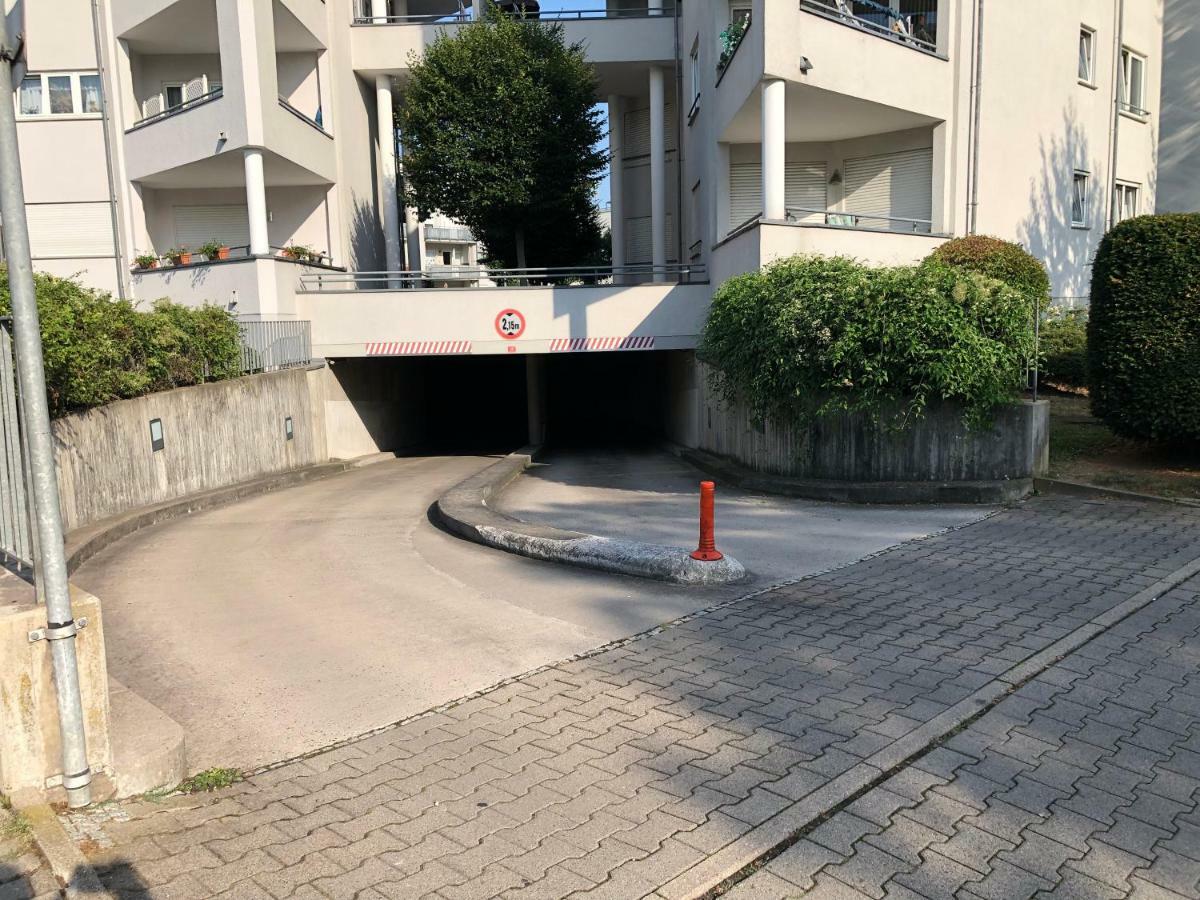 Parkplatz Und Balkon - Burberg'S Heimathafen In Wiesbaden Bagian luar foto